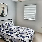 Modern 2 Bed Ground Floor By Lains Lettings
