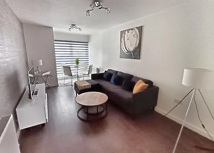 Modern 2 Bed Ground Floor By Lains Lettings