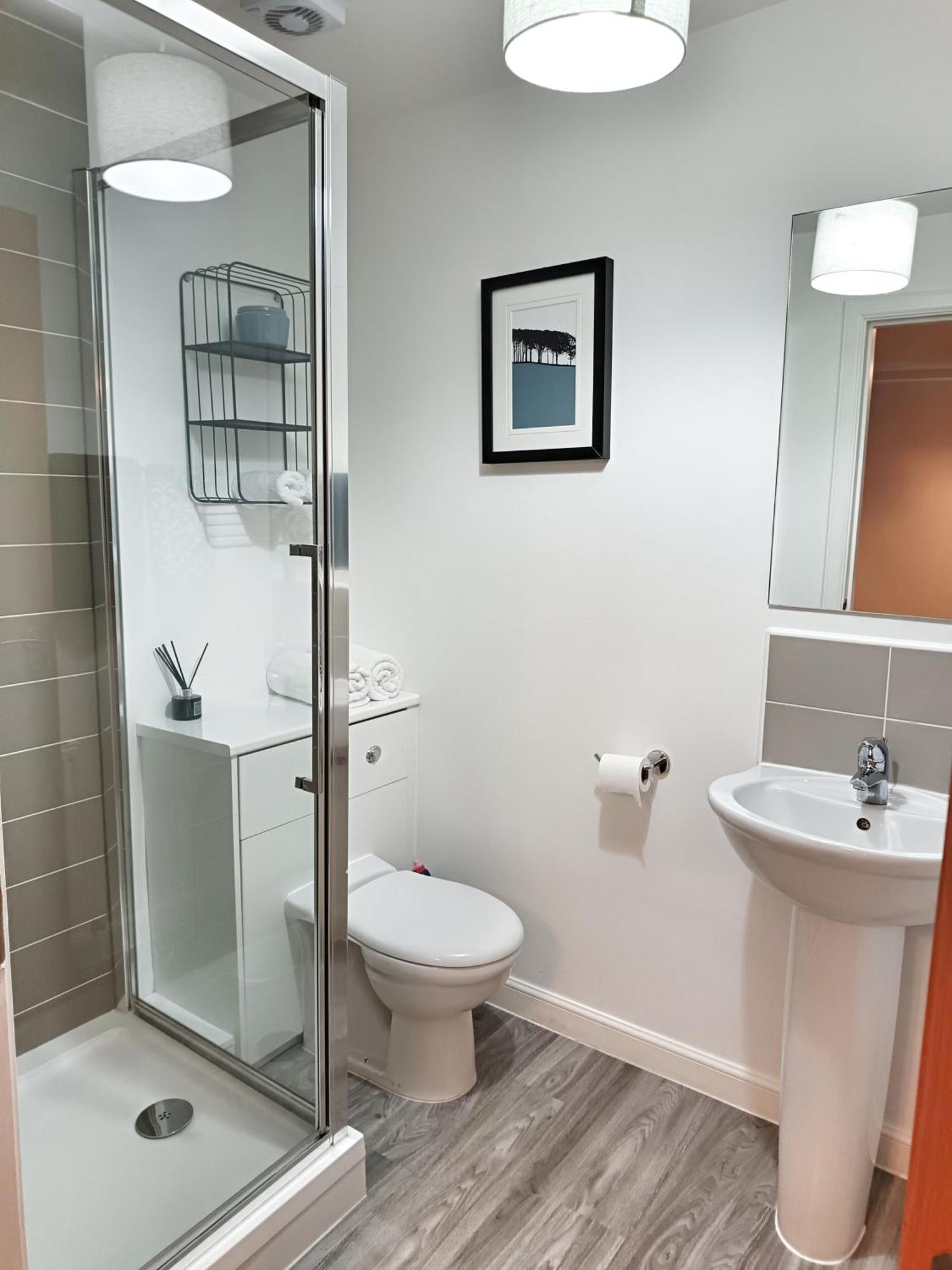Modern 2 Bed Ground Floor By Lains Lettings *